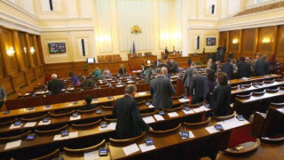 Депутатите със застраховка „Живот" за 30 000 лв.