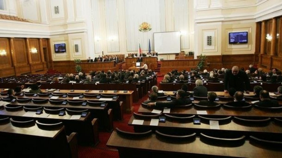Парламентът създаде комисия за изтребителите | StandartNews.com