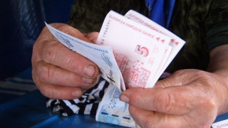 Вдигат само минималната пенсия