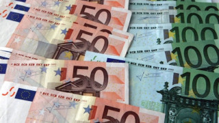 Еврото поскъпна спрямо долара на годишна база