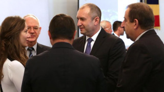 Радев в Румъния: България е финансово стабилна