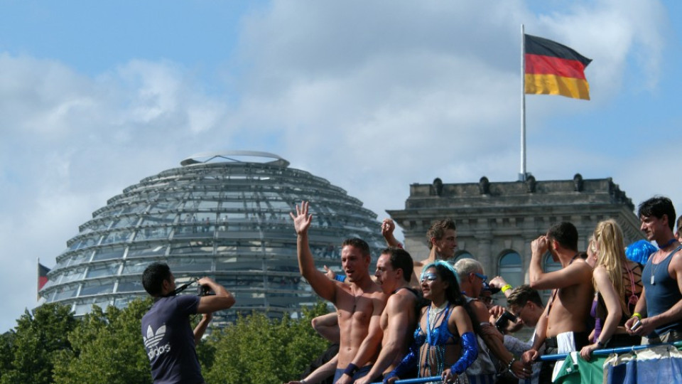 Германия узакони браковете между хомосексуални | StandartNews.com