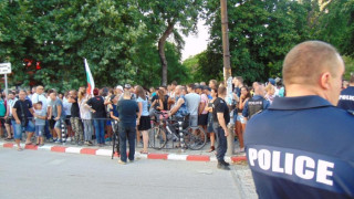 Жандармерия и висши полицаи пазиха ромите на националния протест в Асеновград 