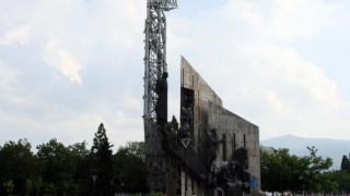 Местят спорния паметник пред НДК в музея