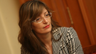 Ек. Захариева: Договорът с Македония не е отменен