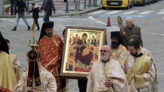 Икона церяща рак идва в Пловдив