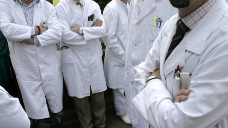 Лекарите излизат на масов протест срещу агресията | StandartNews.com