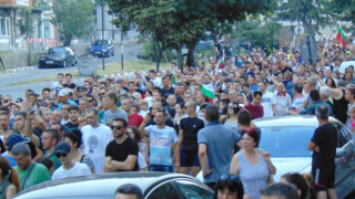 Асеновград не стихва! 15 000 на днешния протест срещу ромската престъпност