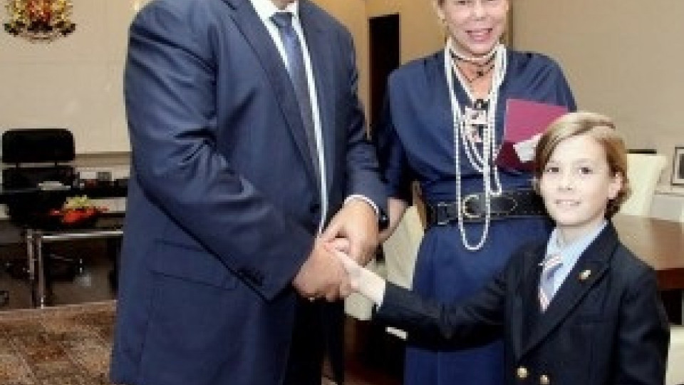 Калина и Симеон-Хасан получиха родни паспорти | StandartNews.com