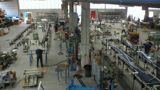 Продукцията на заводите скочи с 9,6%