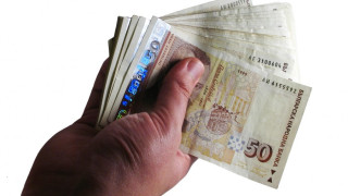 Правителството отново вдигна минималната работна заплата