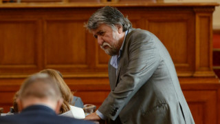 Рашидов подал сигнал, че НДК се източва