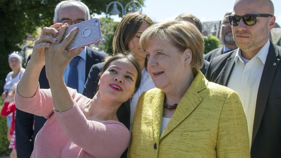 Меркел: Промених си възгледите, битката за ЕС си заслужава | StandartNews.com