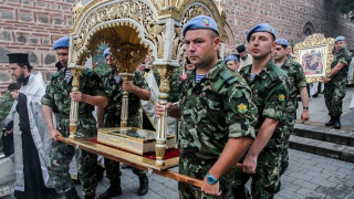 10 салюта за две светини на Богородица