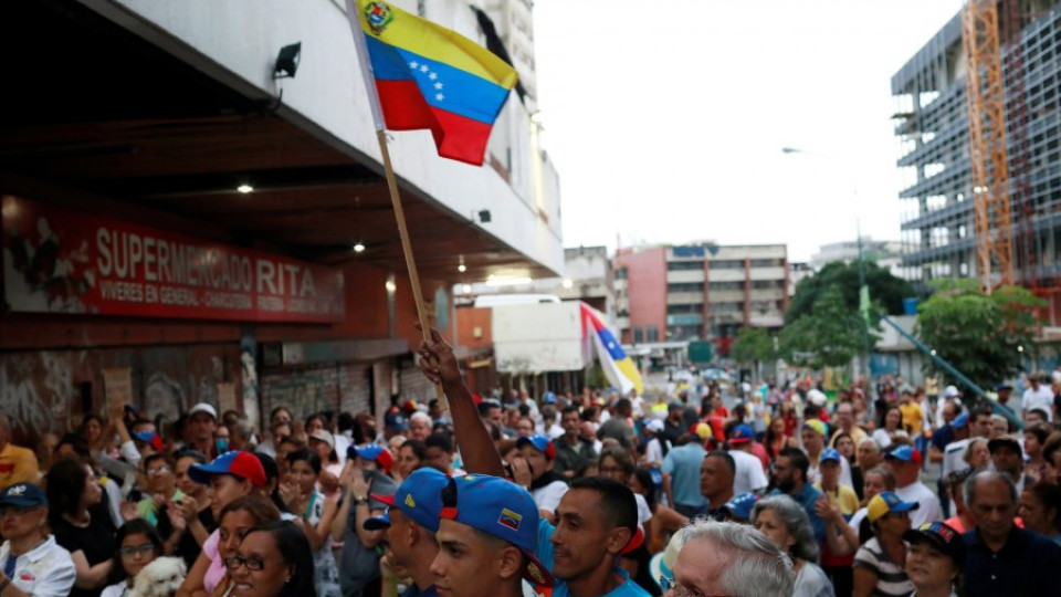 Гръмнаха протестърка във Венецуела | StandartNews.com