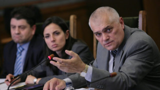 Министър Радев не вярва, че има 77 родни терористи