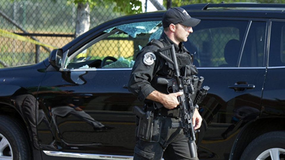 Кола се блъсна в полицейска патрулна кола пред Конгреса на САЩ | StandartNews.com