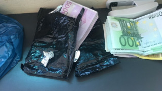 Валута и злато за 900 000 лева задържаха митничари