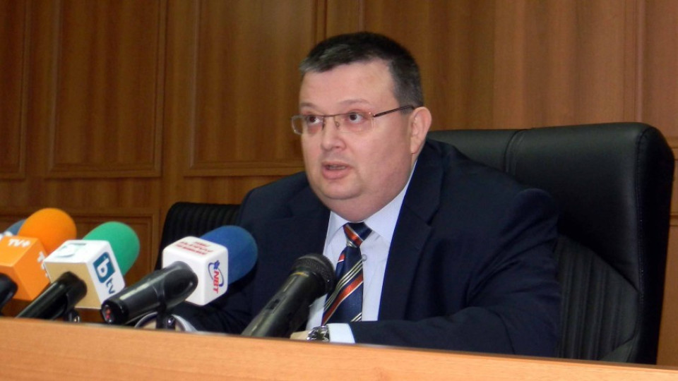 Пет обвинения за злоупотреба с власт към Мартинов | StandartNews.com