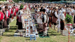 Атакуват Гинес със старовремска сватба