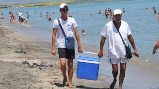 Задължително на плажа: Чистете ръцете с мокри кърпи