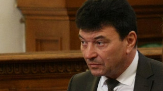 Парламентът прекрати правомощията на Живко Суджука