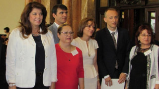 Йотова: Необходим е ангажимент към българските училища в чужбина