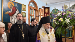 Нося ви благословия от патриарх Кирил