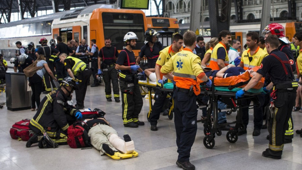 50 ранени след влаков инцидент в Барселона | StandartNews.com