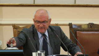 Главчев ще изкара ваканцията в парламента