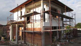 ГЕРБ дава 80 000 лв. за къща на сираци от Хитрино