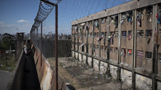 Бунт в британски затвор