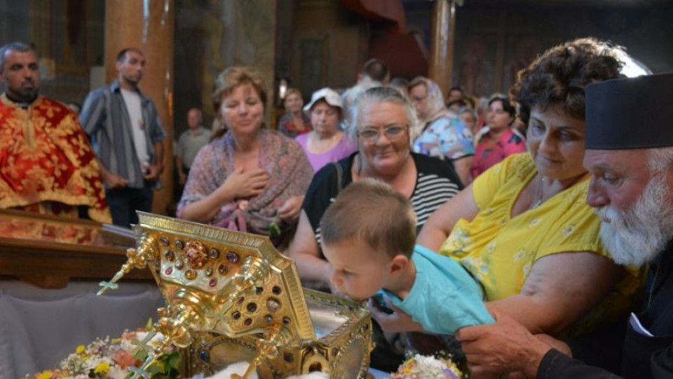 Св. Пантелеймон благослови цяла Западна България | StandartNews.com