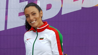 Ивет на полуфинал под дъжда в Лондон