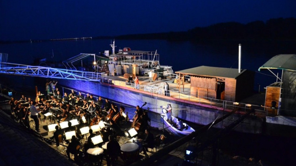 Оперна сцена в Дунава напълни Видин с румънци и сърби | StandartNews.com