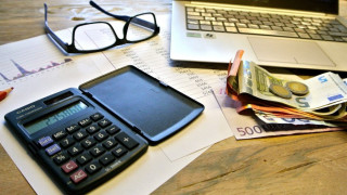 Студенти в чужбина уреждат здравни вноски с бележки в НАП