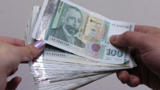 Заплатите скочиха с 10% до 1040 лв.