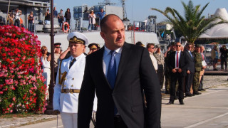 Президентът пожела на ВМС нова техника и достойно заплащане
