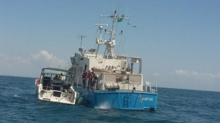 Граничари спасиха бедстващи румънци в яхта