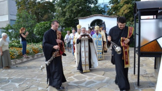 Камбани огласиха Казанлък за мощите на св. Николай