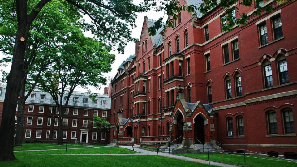 "Харвард" е непоклатим на върха | StandartNews.com