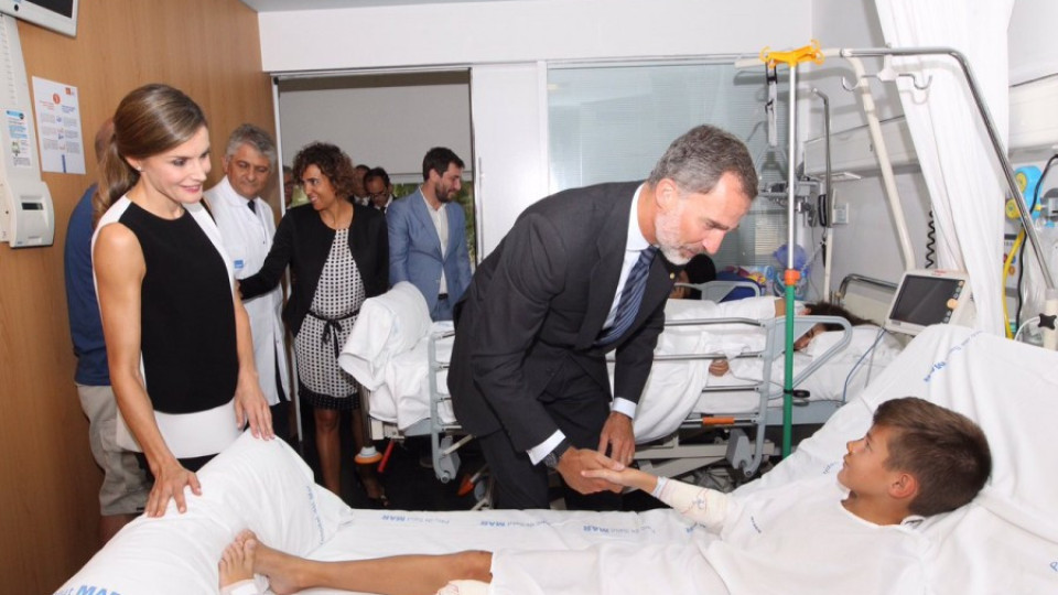 Кралското семейство посети ранените в Каталуния | StandartNews.com