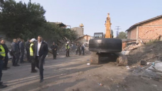 Бутнаха 6 къщи и 143 бараки в София