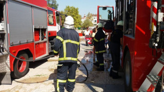 Пожарникарите се справиха с опасния камион 