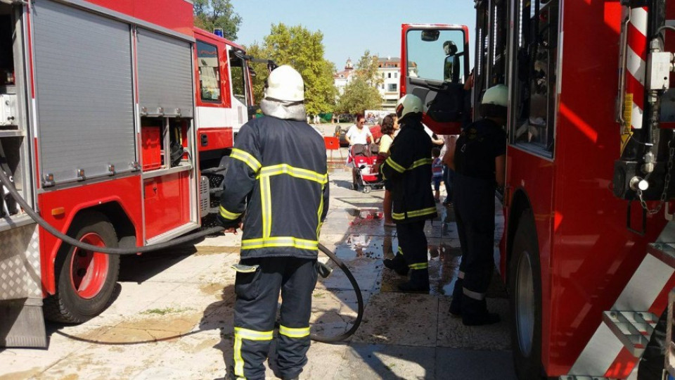 Пожарникарите се справиха с опасния камион  | StandartNews.com