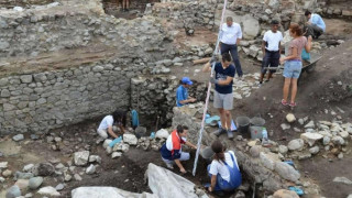 Откриха търговски обекти при разкопките на пл. "Света Неделя"