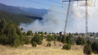 Два вертолета гасят пожара край Симитли