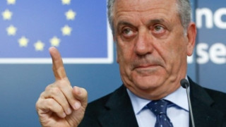 Еврокомисар заплаши държавите, заливащи Европа с мигранти