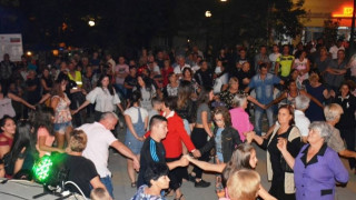 Хиляди се веселиха на празника на Крупник