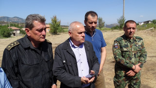 Министър Радев: Ситуацията във Влахи се утежни, дано за завали